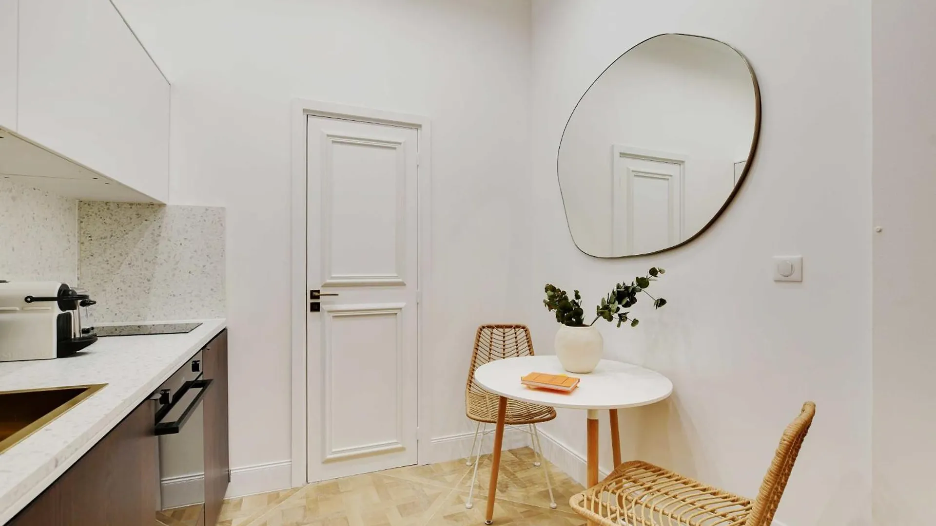 Cozy Studio In The Heart Of Apartment