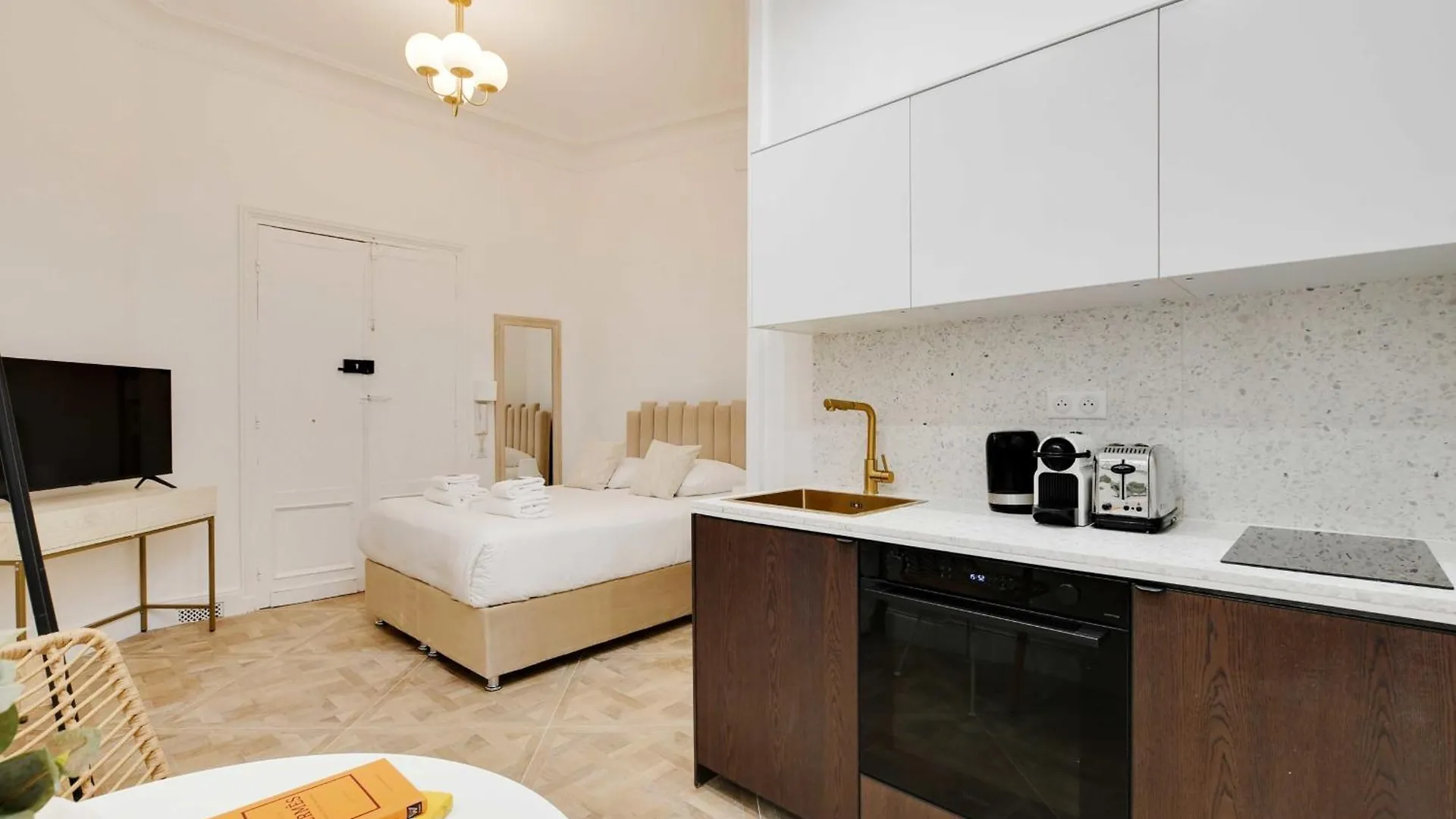 Cozy Studio In The Heart Of *